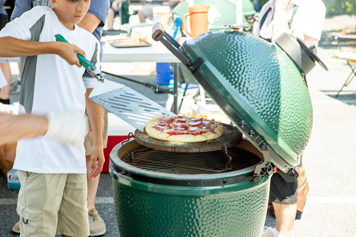 Grilled Pizza Recipe on the Big Green Egg