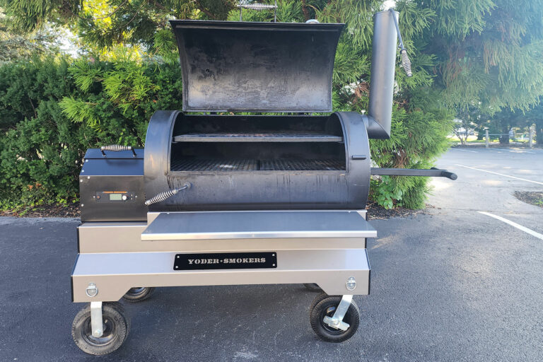 Used Yoder Smokers YS1500 Silver Competition Pellet Grill With 3-Tier Grate & Cover